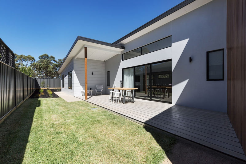 Exterior of a Mornington Peninsula house constructed with Melbourne plywood supplier Plyco's Ultra Goove VJ100 Shadowclad painted white